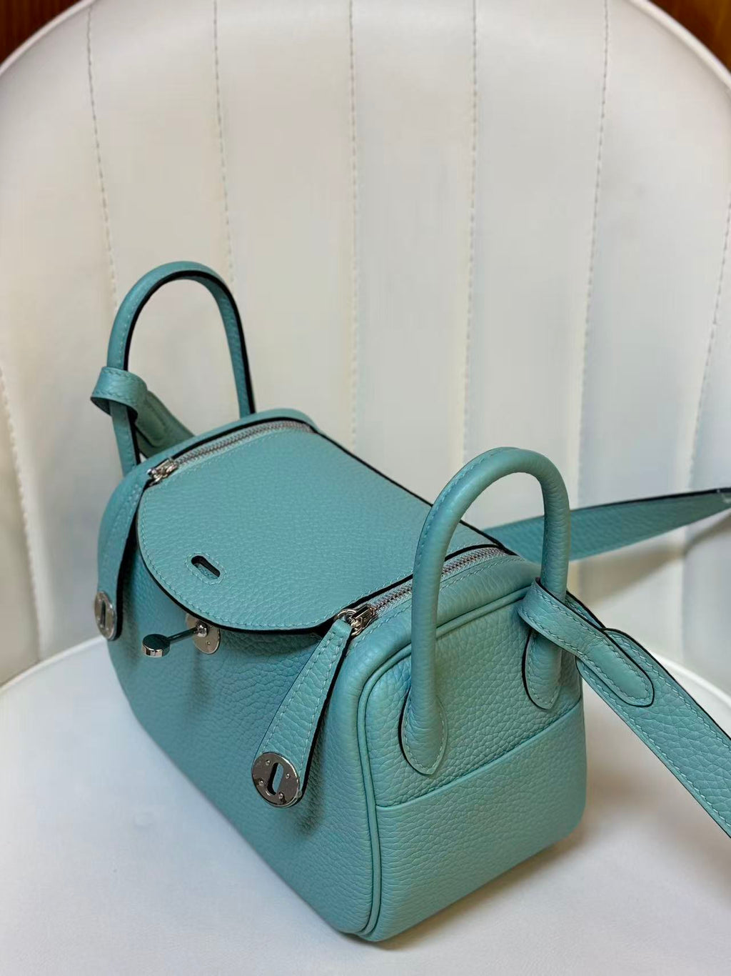 H*M LINDY BAG 19CM MINT BLUE CALFSKIN