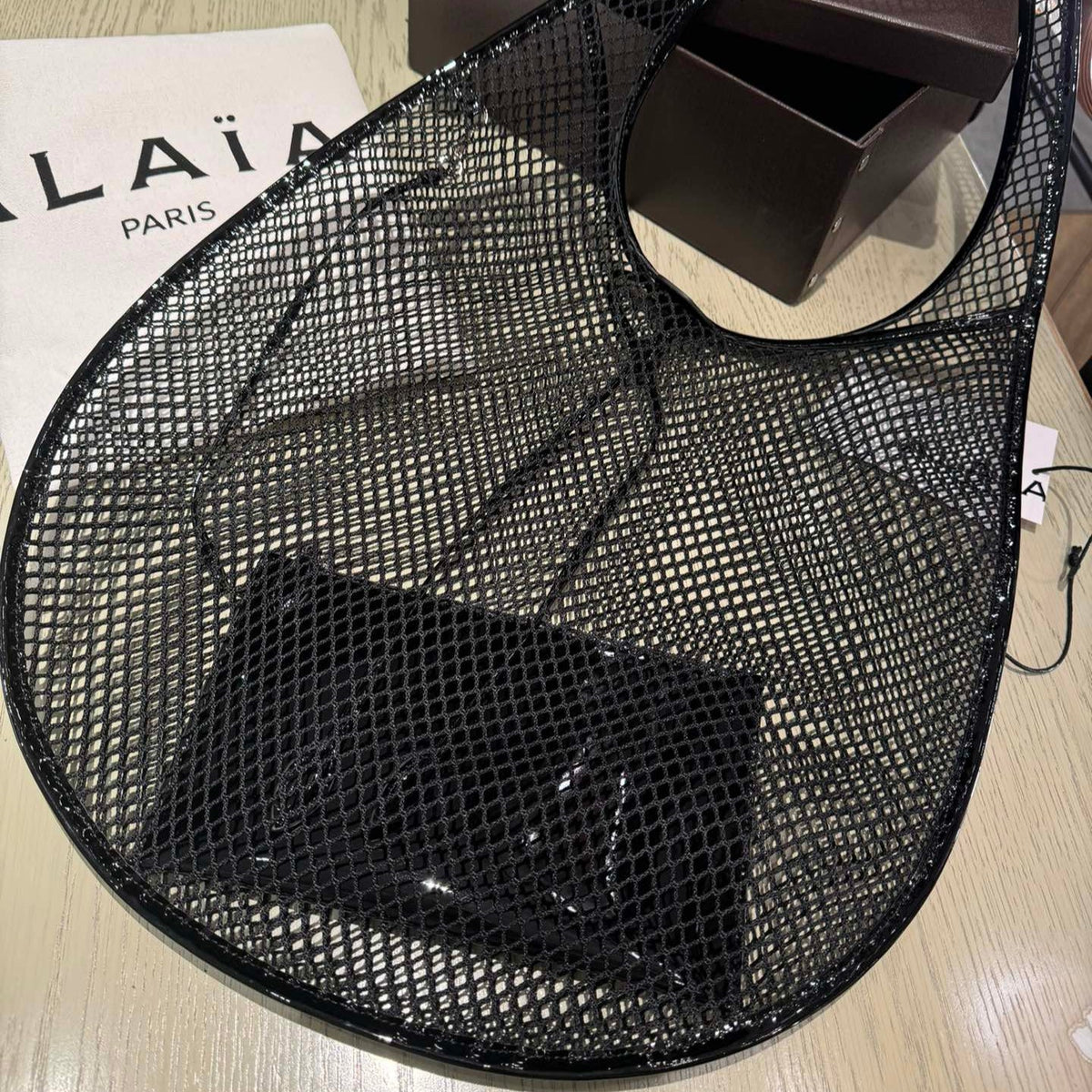 ONE PIECE MEDIUM BAG 43 IN BLACK FISHNET