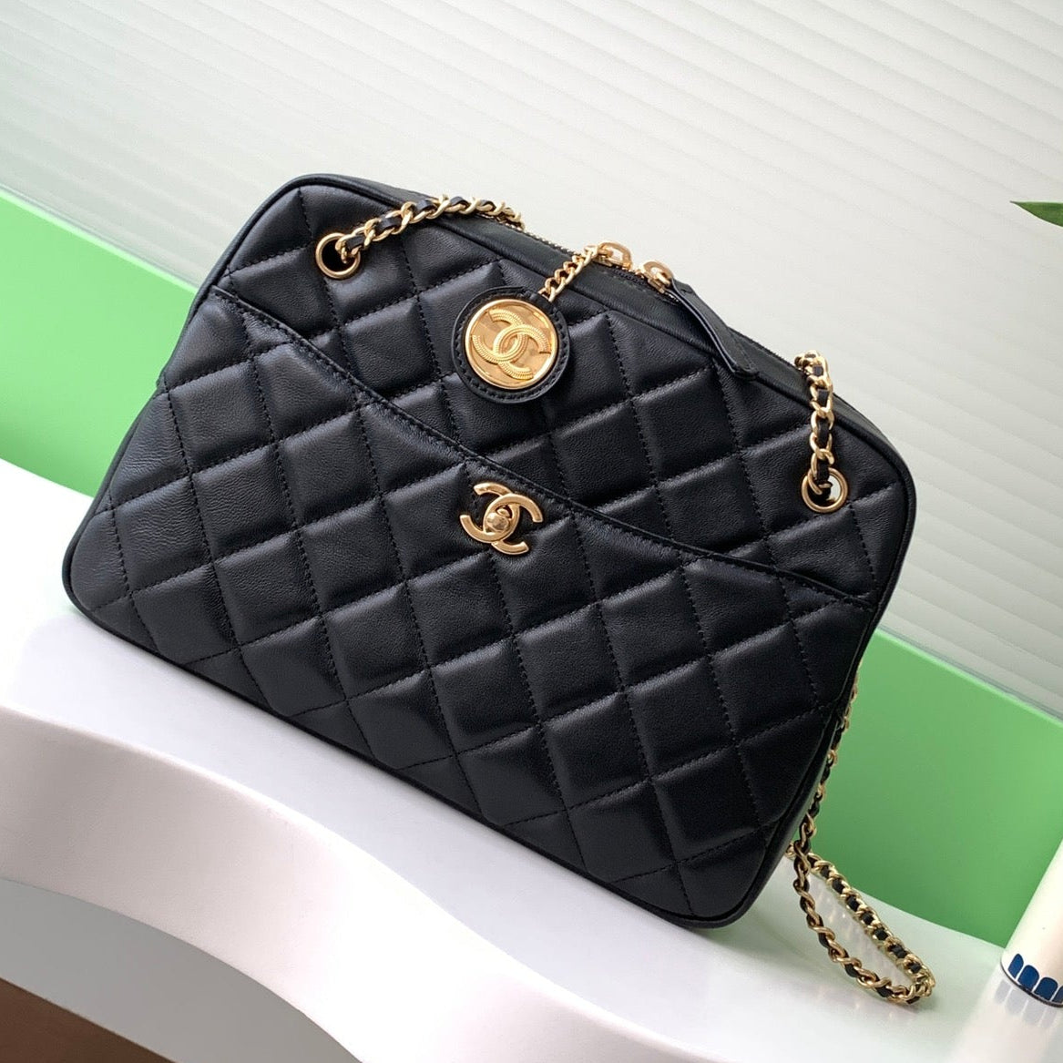Ch*nel 2025 Camera 24cm Bag Black Quilted Leather