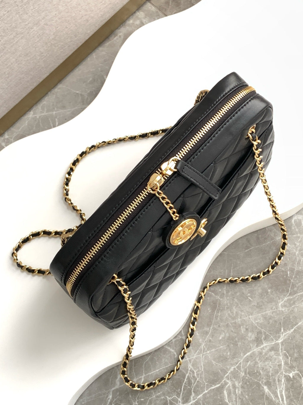 Ch*nel 2025 Camera 24cm Bag Black Quilted Leather