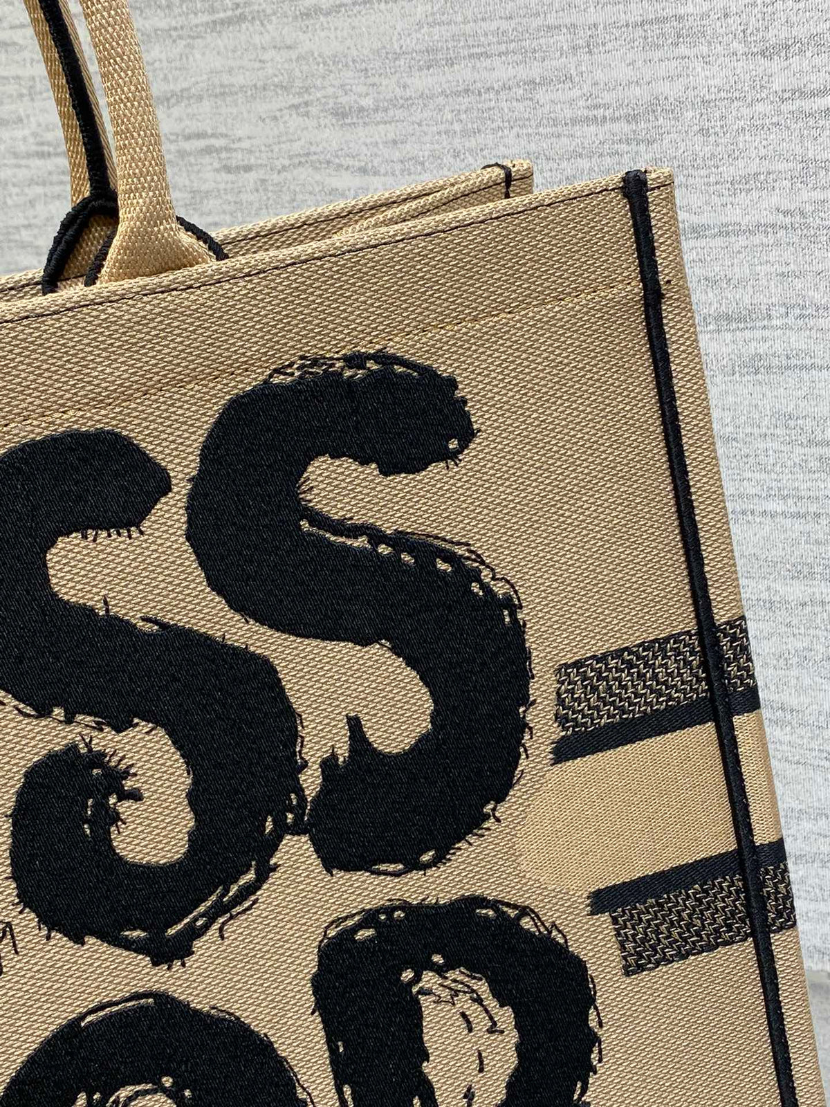 BOOK TOTE MISS D*or GRAFFITI EMBROIDERY