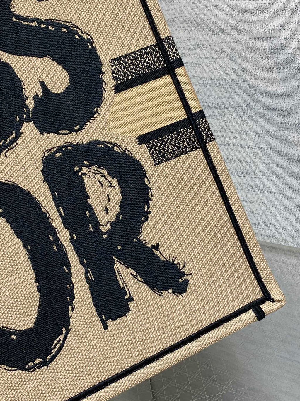 BOOK TOTE MISS D*or GRAFFITI EMBROIDERY