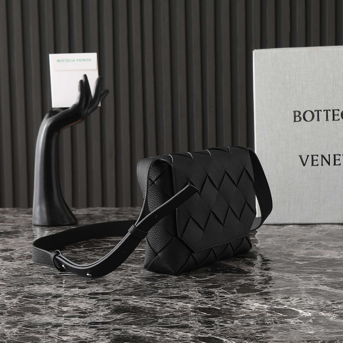 B*V 25S DIAGO SHOULDER BAG 25.5 IN BLACK GRAIN COWHIDE