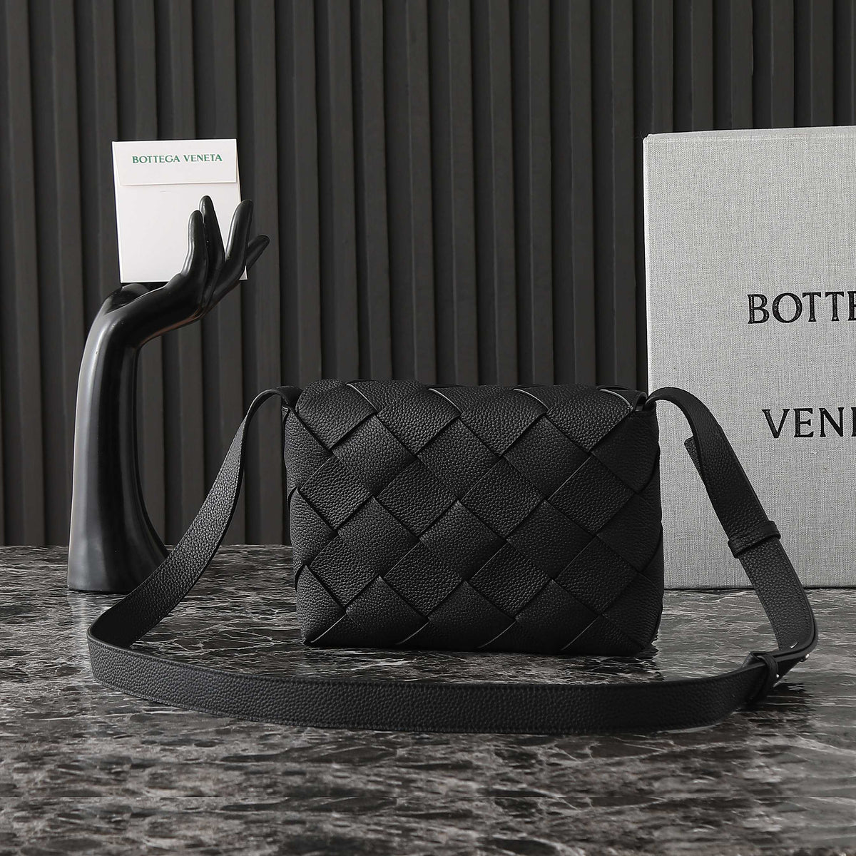 B*V 25S DIAGO SHOULDER BAG 25.5 IN BLACK GRAIN COWHIDE