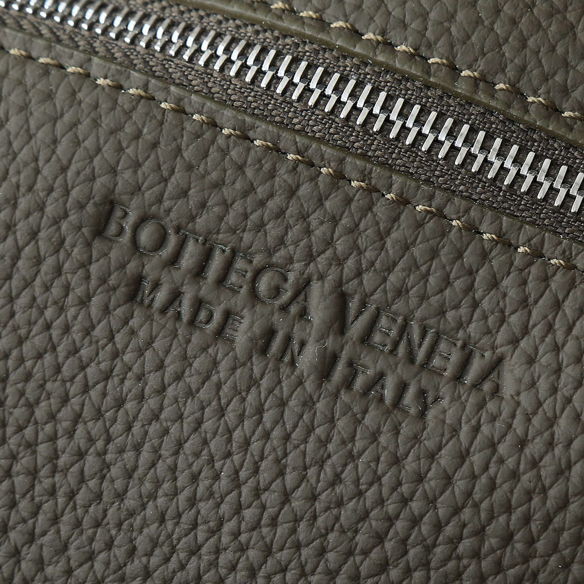 B*V 25S DIAGO SHOULDER BAG 25.5 IN VERY DEEP OLIVE GRAIN COWHIDE