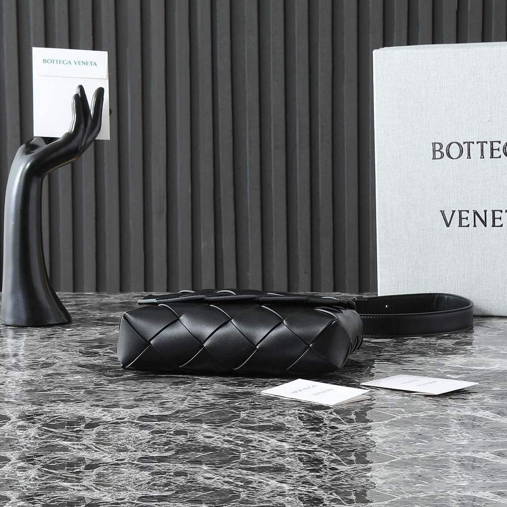 B*V 25S DIAGO SHOULDER BAG 25.5 IN BLACK COWHIDE