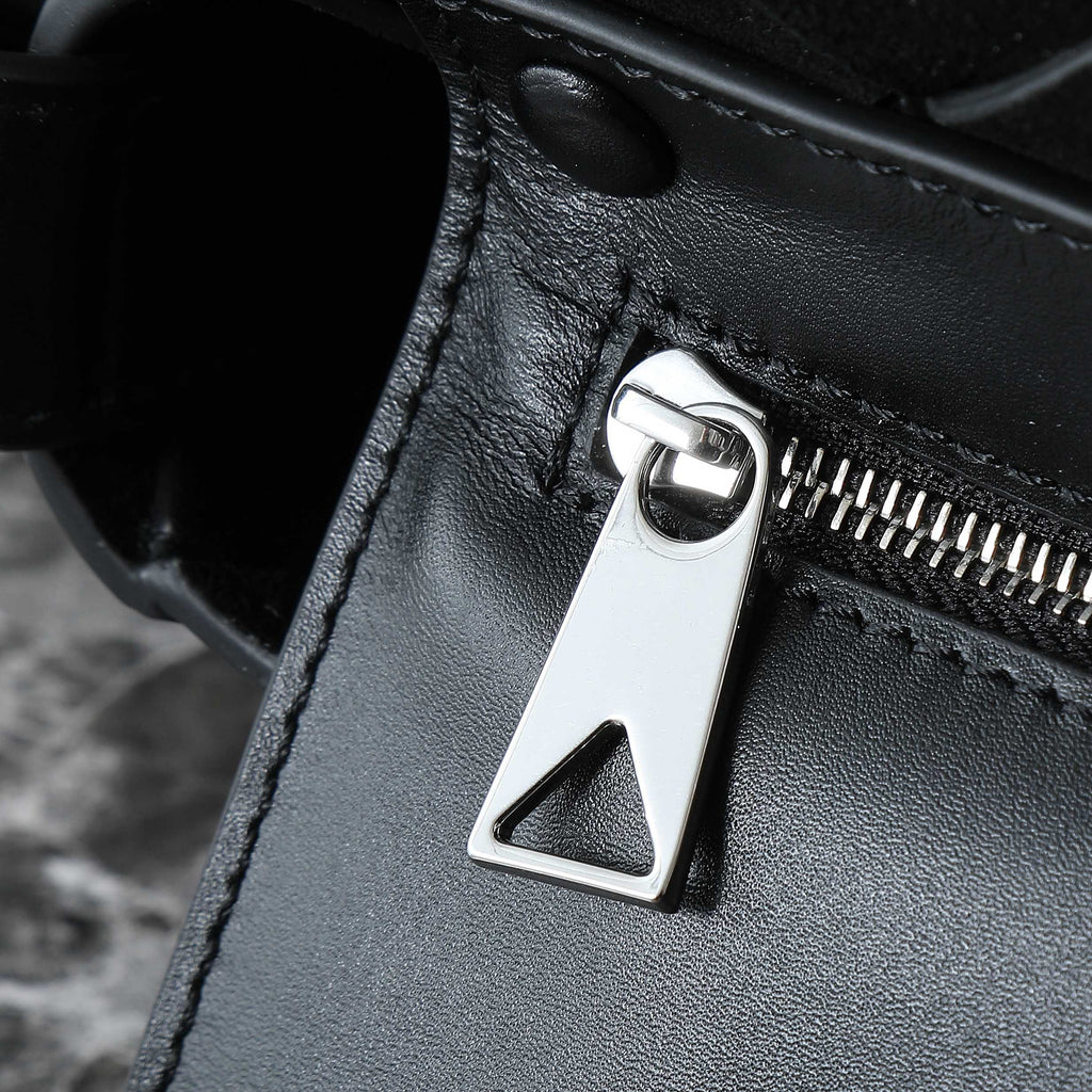 B*V 25S DIAGO SHOULDER BAG 25.5 IN BLACK COWHIDE