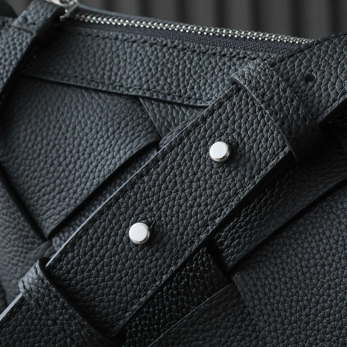 B*V 25S DIAGO HOBO 39 IN BLACK GRAIN COWHIDE