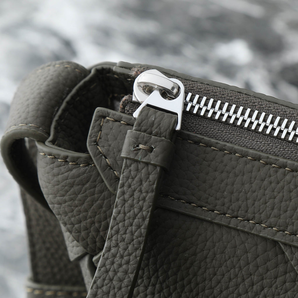 B*V 25S DIAGO HOBO 39 IN VERY DEEP OLIVE GRAIN COWHIDE