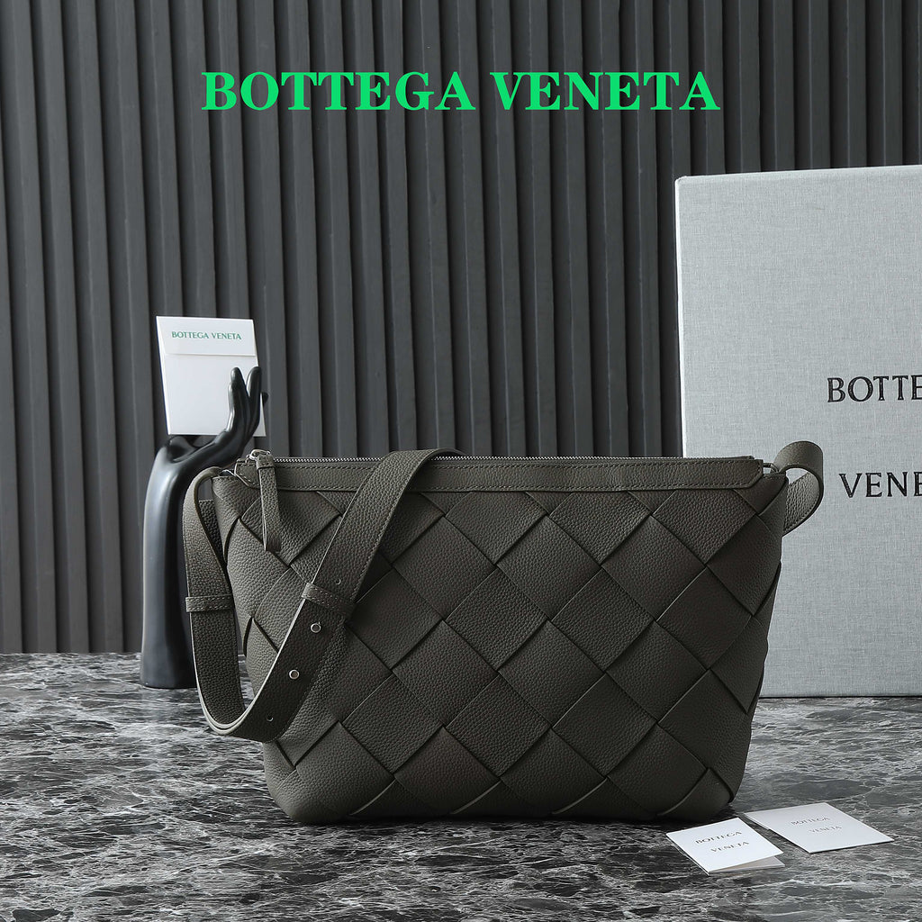B*V 25S DIAGO HOBO 39 IN VERY DEEP OLIVE GRAIN COWHIDE