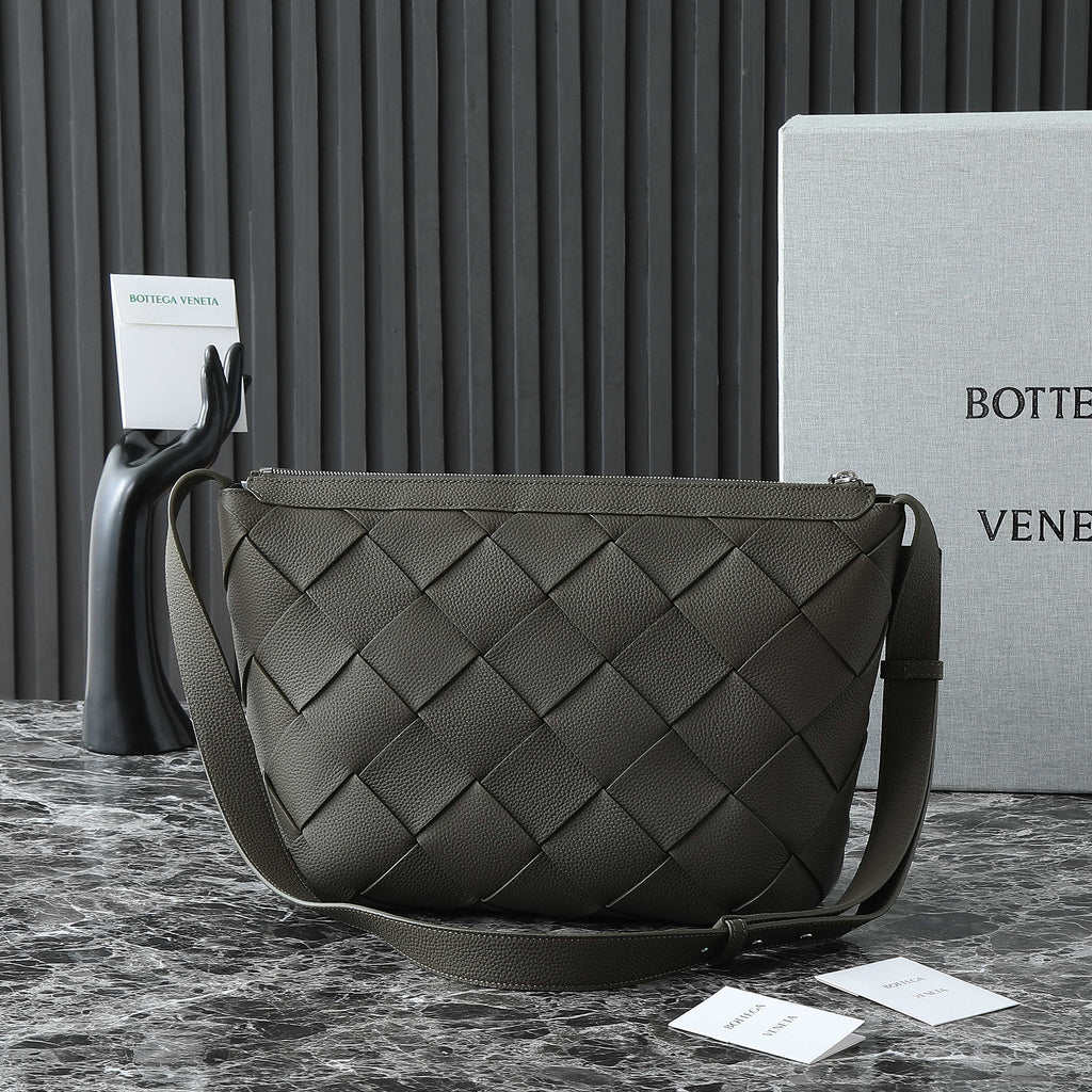 B*V 25S DIAGO HOBO 39 IN VERY DEEP OLIVE GRAIN COWHIDE