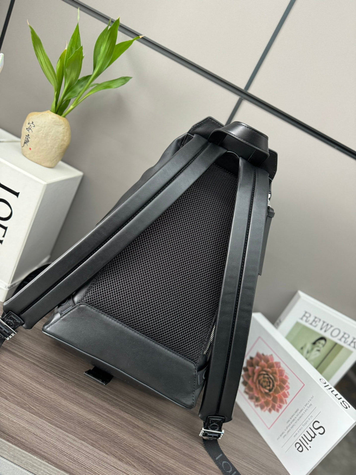 L*E 41 SMALL CONVERTIBLE BACKPACK IN BLACK CLASSIC CALFSKIN