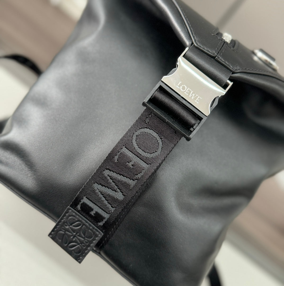 L*E 41 SMALL CONVERTIBLE BACKPACK IN BLACK CLASSIC CALFSKIN