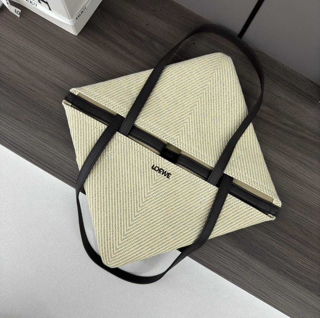 L*E 31 FUZZLE FOLD IN WHITE CANVAS