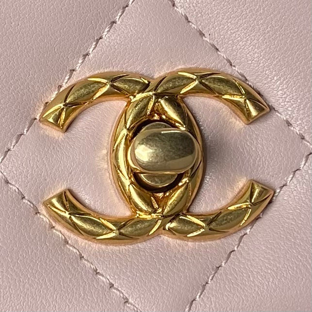 24A CLASSIC FLAP BAG LAMBSKIN GOLD HARDWARE