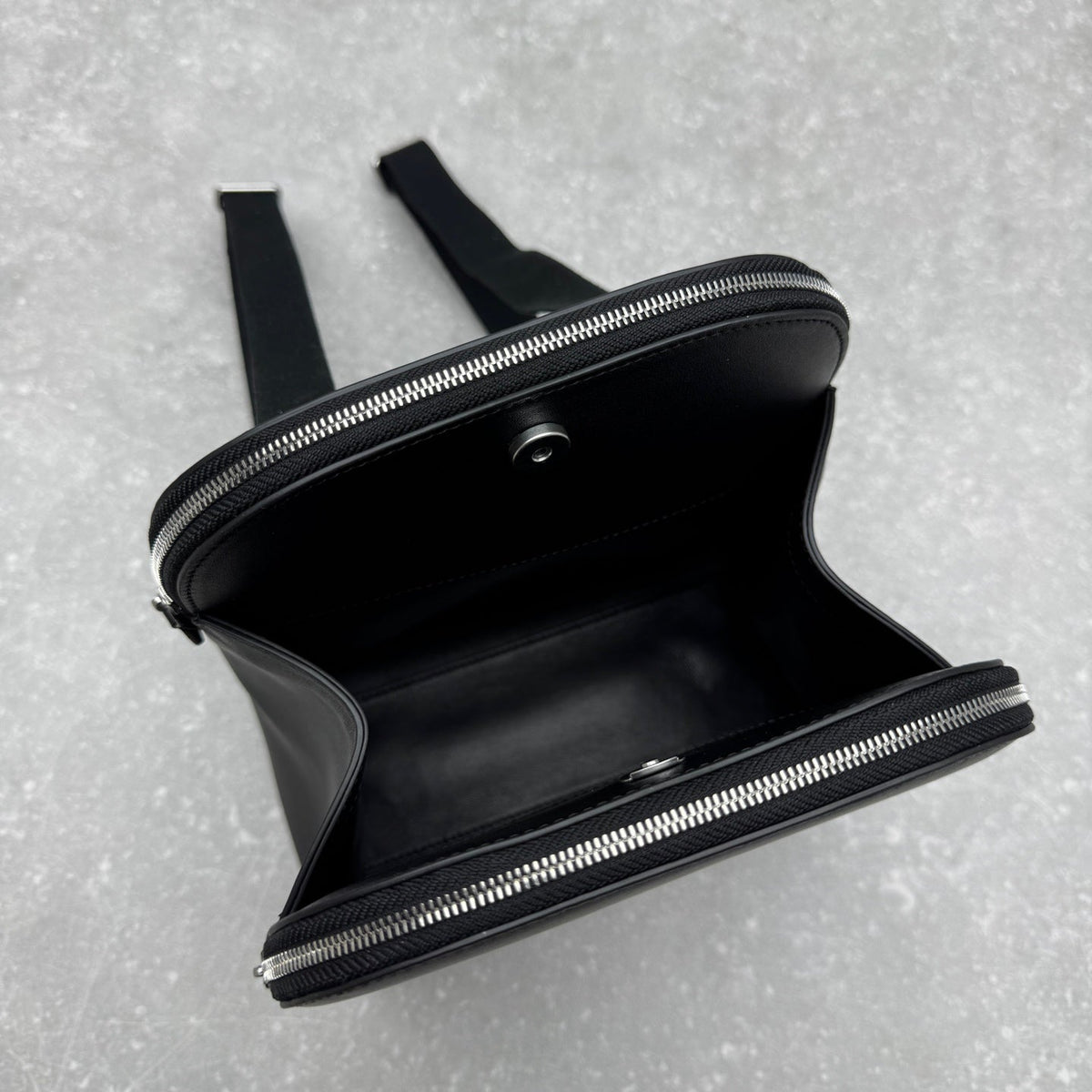 The R*w 2025 Harper Backpack 26cm Black Leather