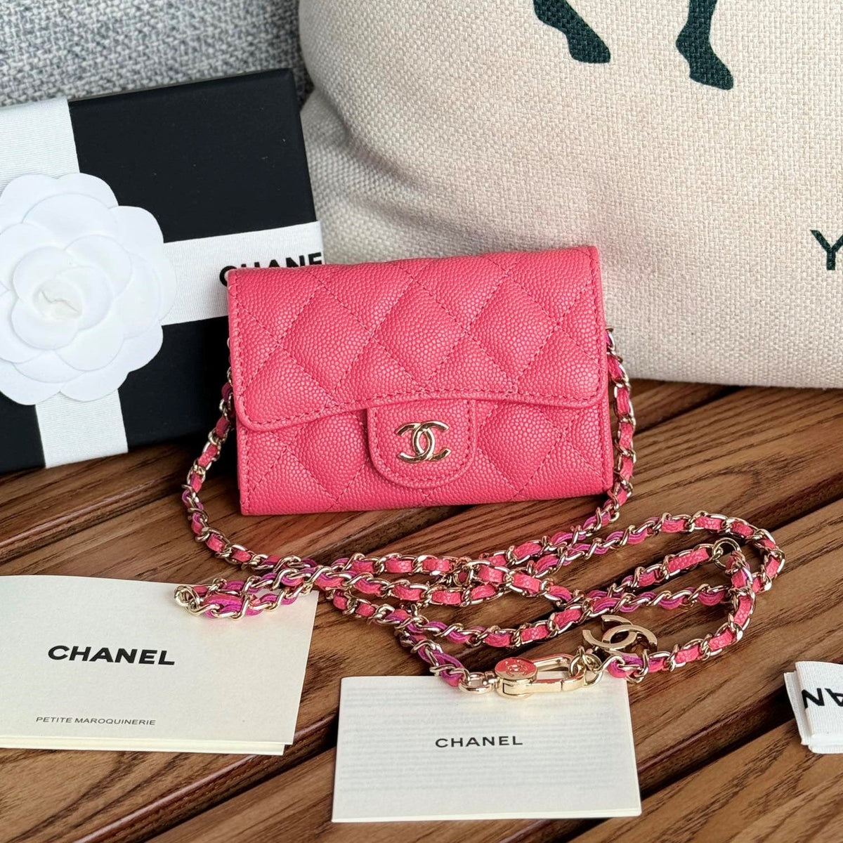 C*C 24 Classic Wallet On Chain Caviar Leather