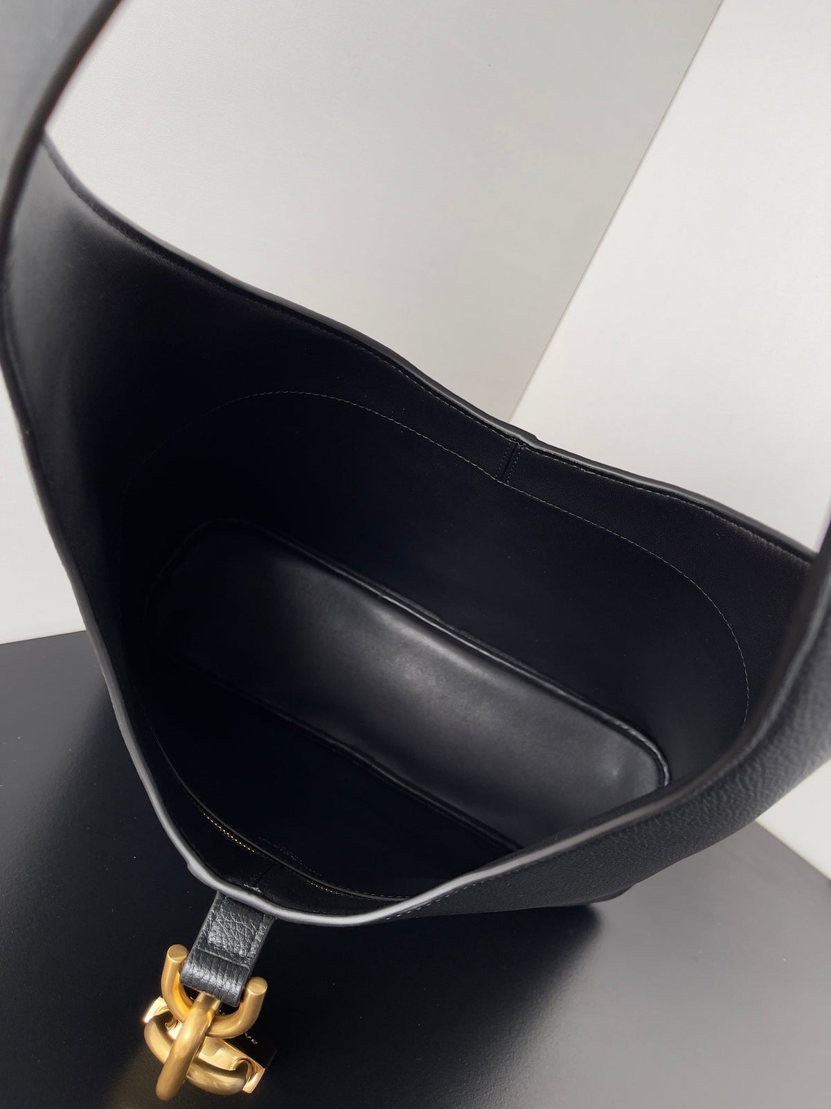 GOLD LOCKER SHOULDER BAG 62 IN BLACK CALFSKIN