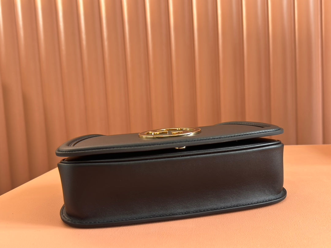 G*cci Blondie Shoulder Bag Calfskin