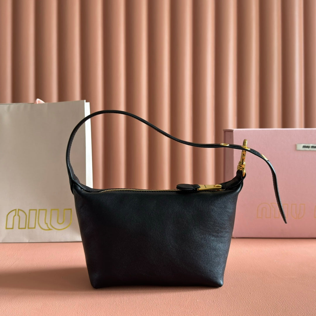 M*u Pouch Nappa leather