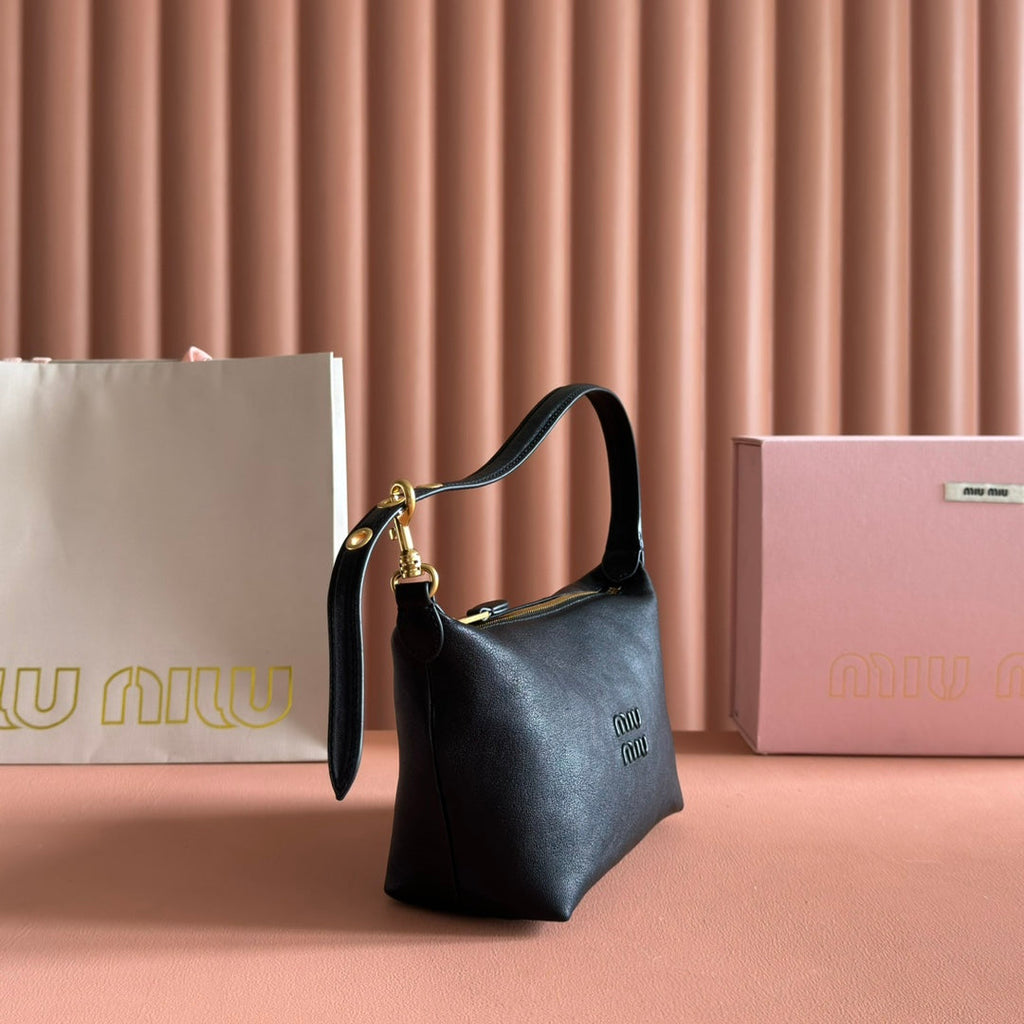 M*u Pouch Nappa leather