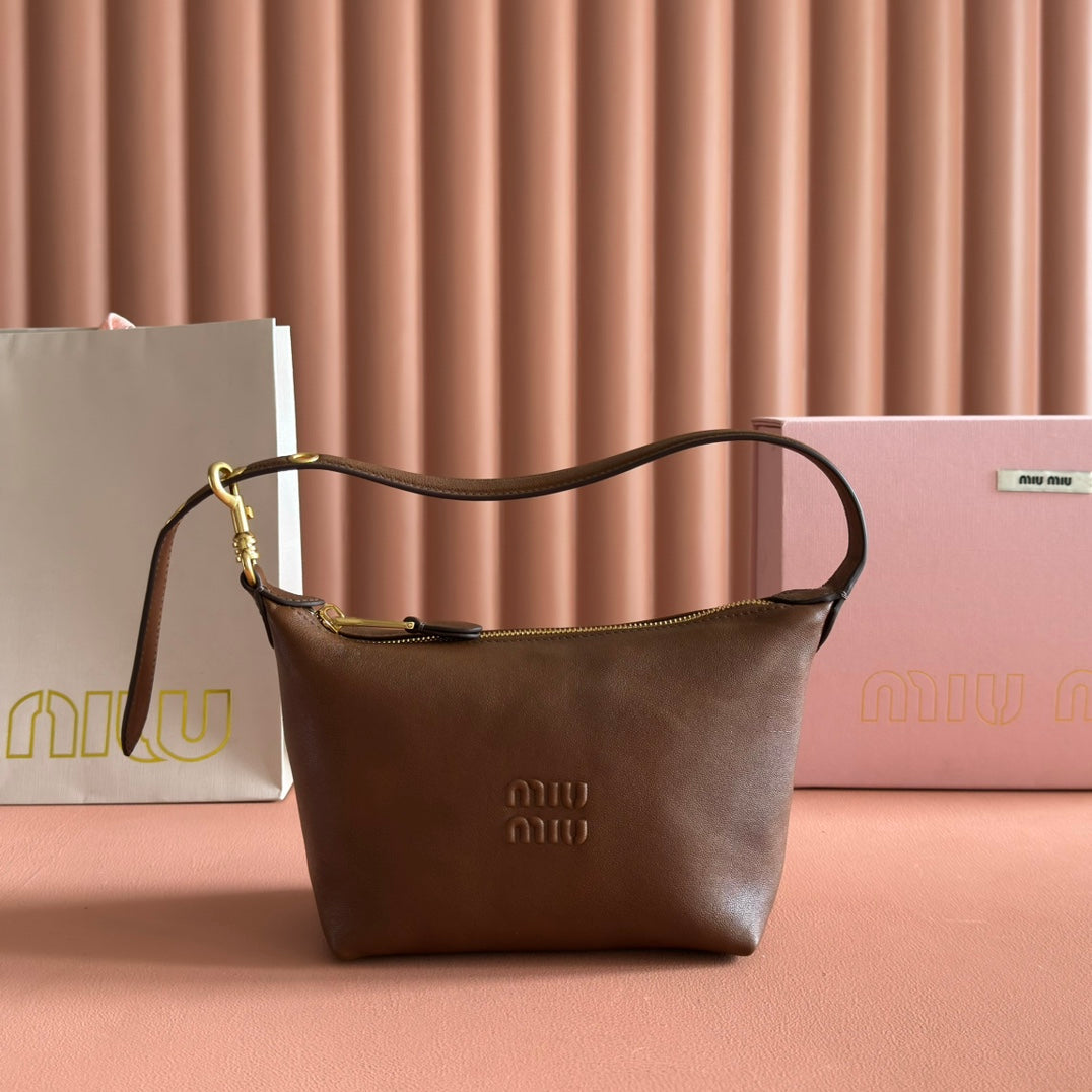 M*u Pouch Nappa leather