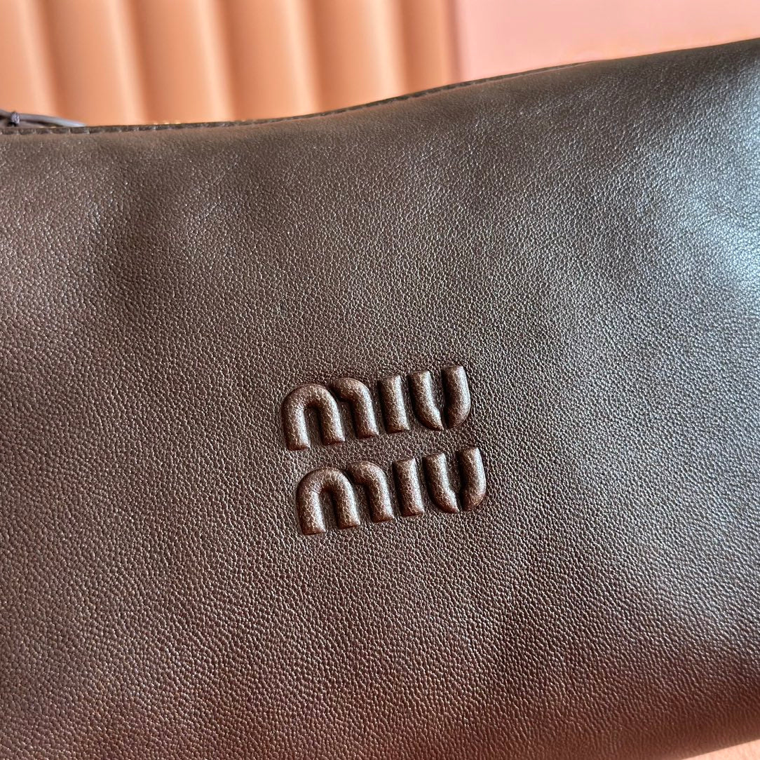 M*u Pouch 25.5cm Brown Chocolate leather