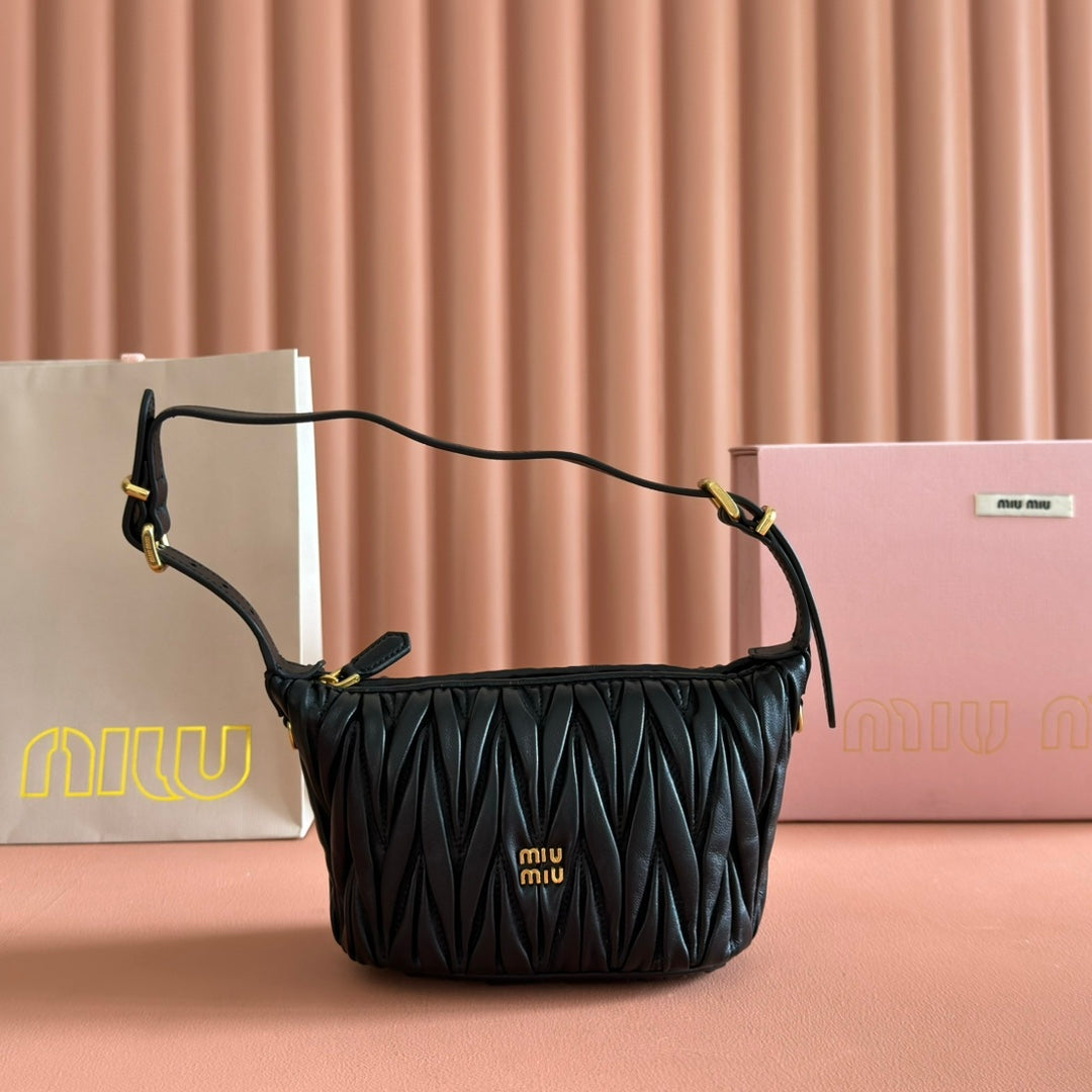 M*u Matelassé Pouch Bag Leather