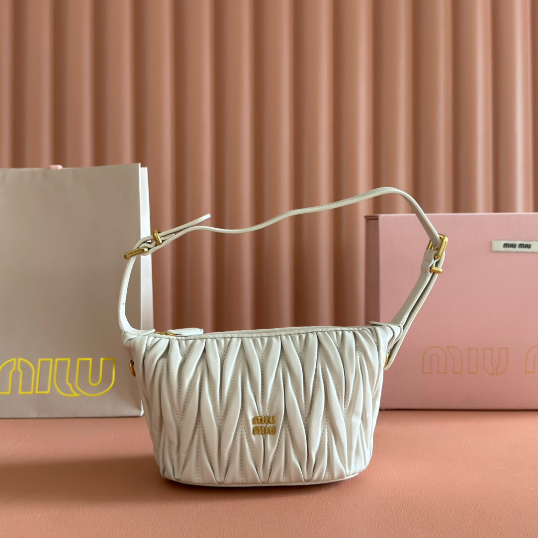 M*u Matelassé Pouch Bag Leather