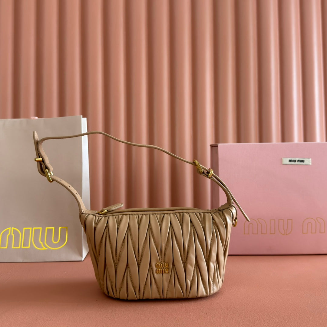 M*u Matelassé Pouch Bag Leather