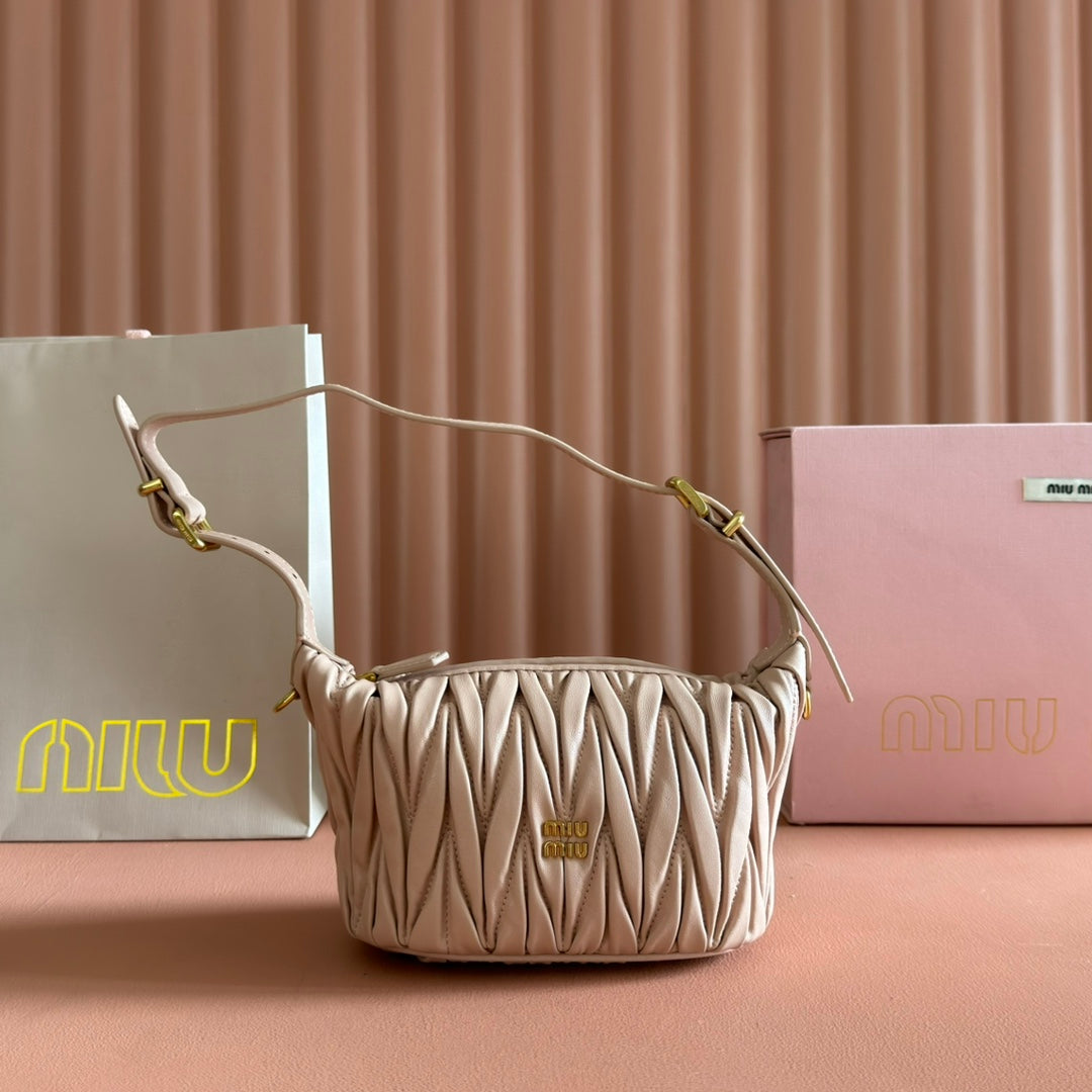 M*u Matelassé Pouch Bag Leather