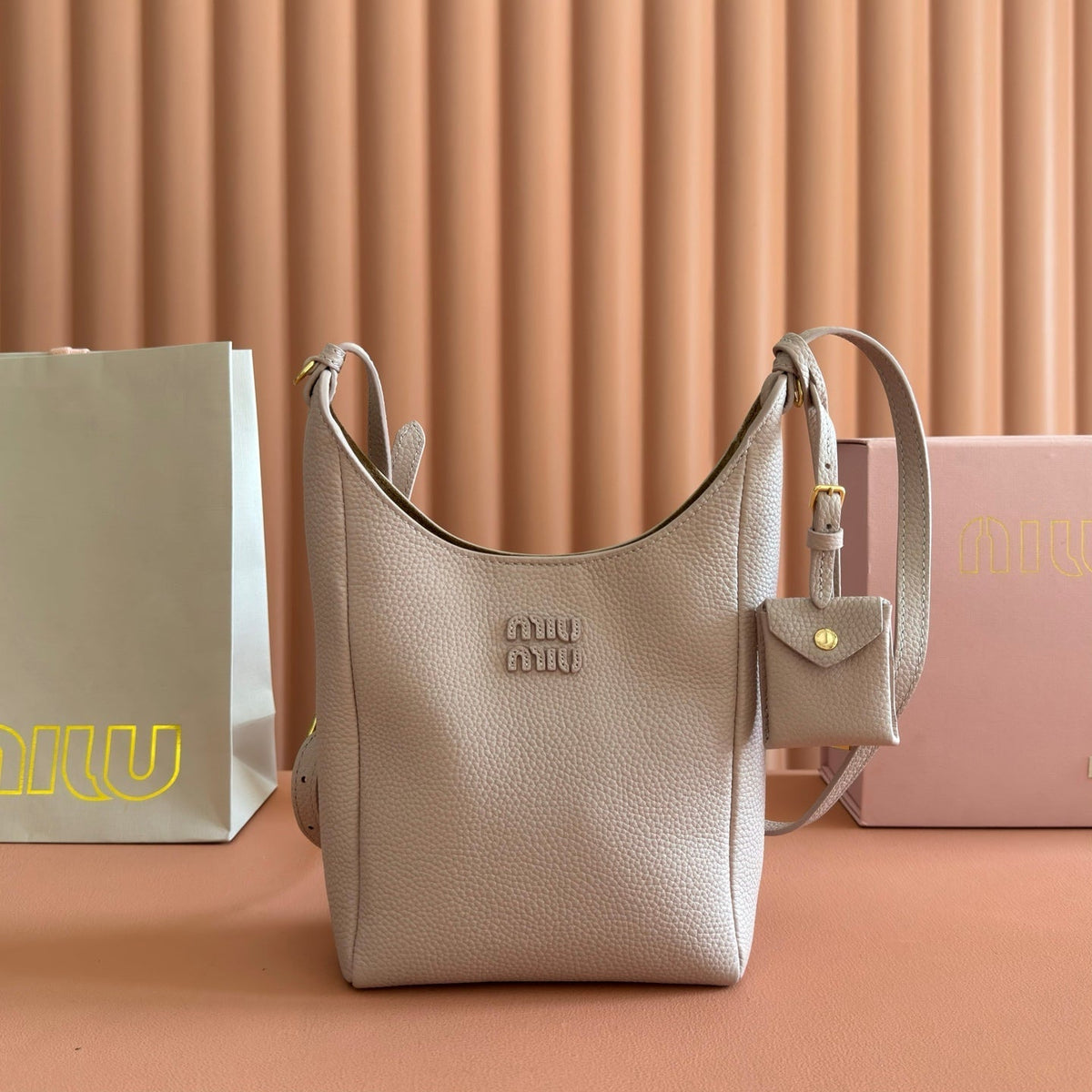 M*u Leather Bucket Bag Grain Cowhide