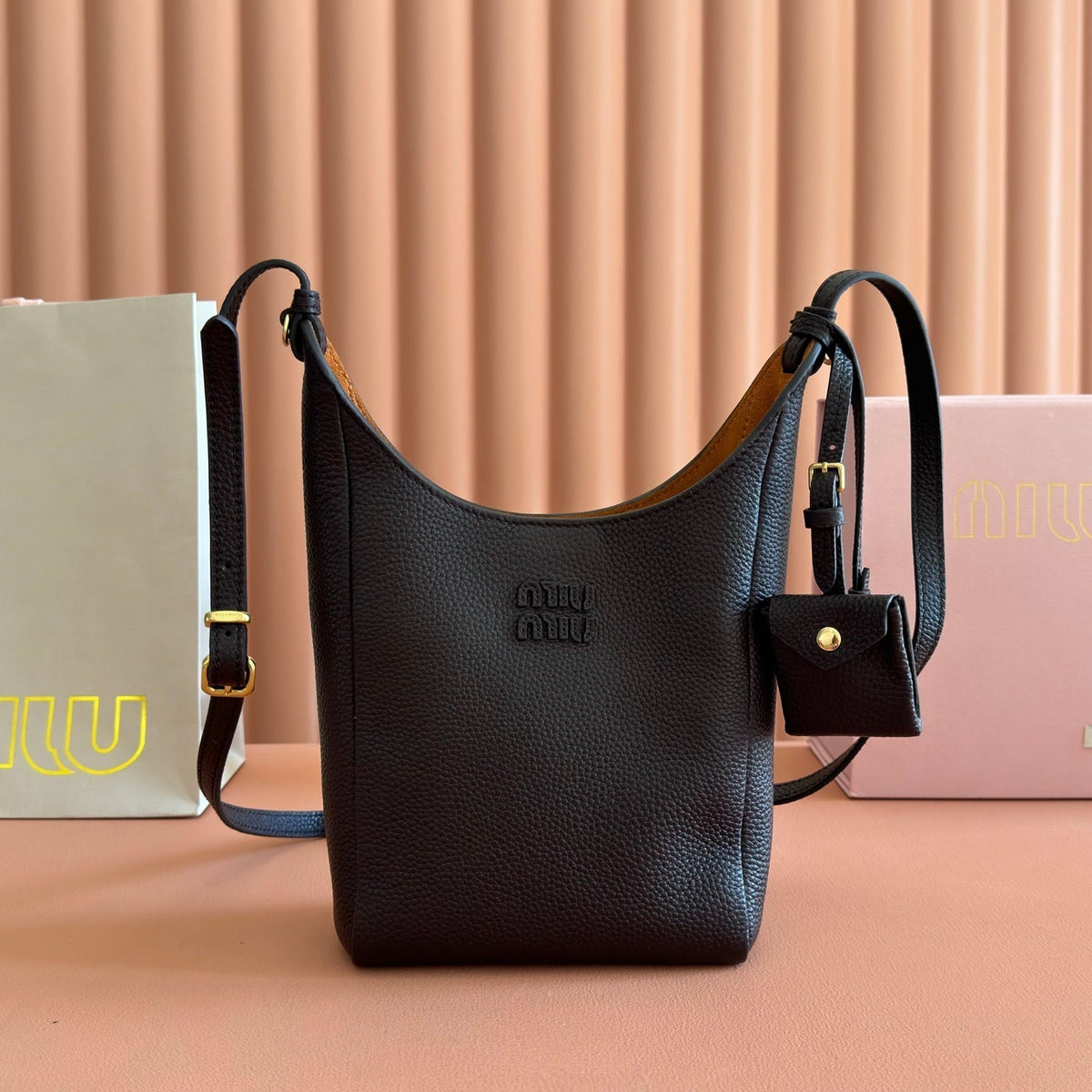 M*u Leather Bucket Bag Grain Cowhide