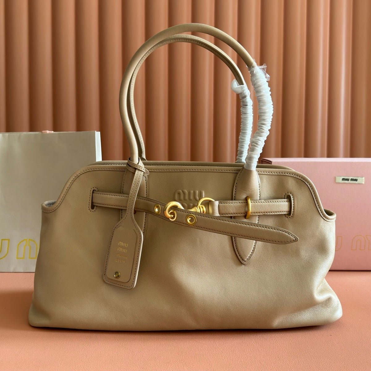 M*u Aventure Shoulder Bag Nappa Leather