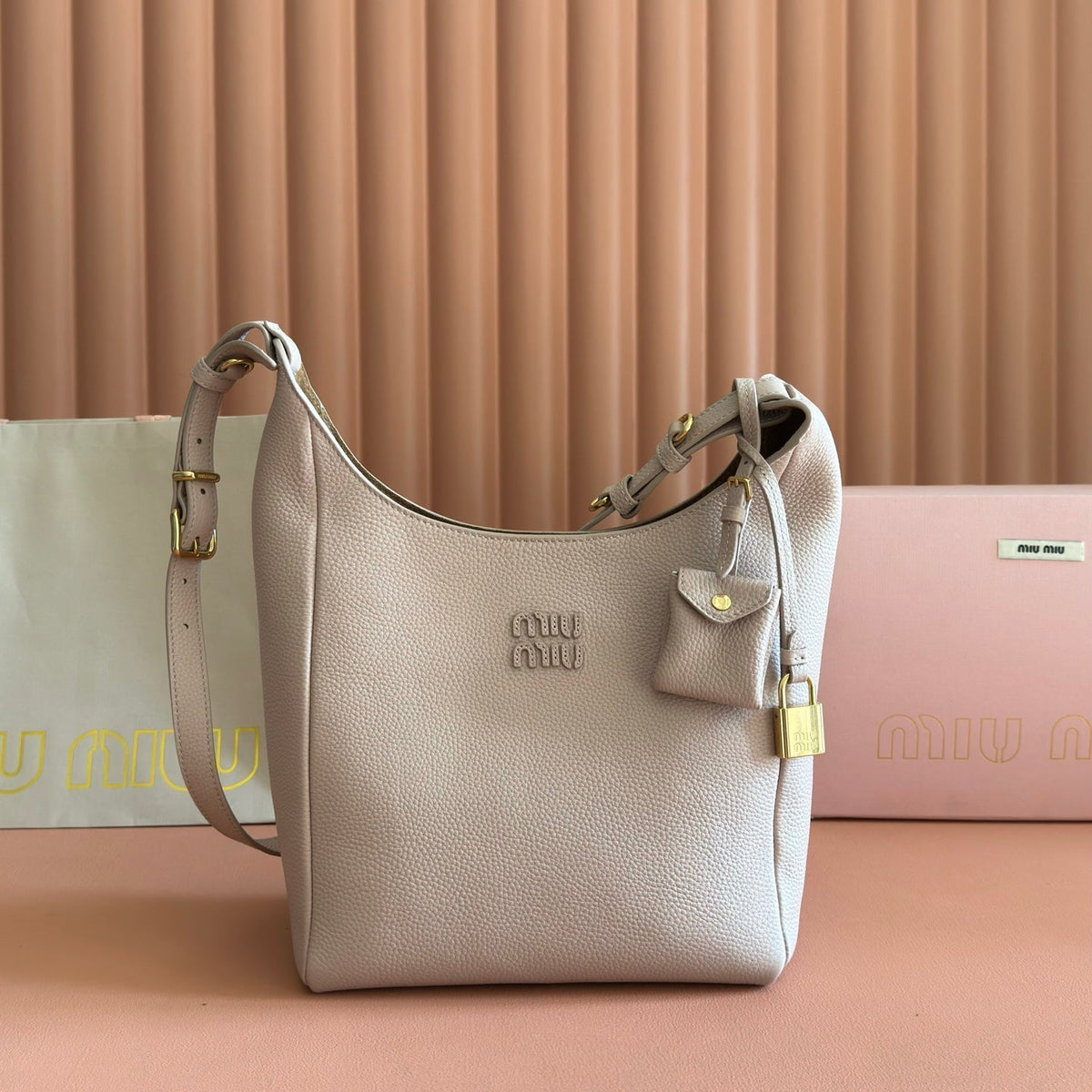 M*u Leather Bucket Bag Grain Cowhide