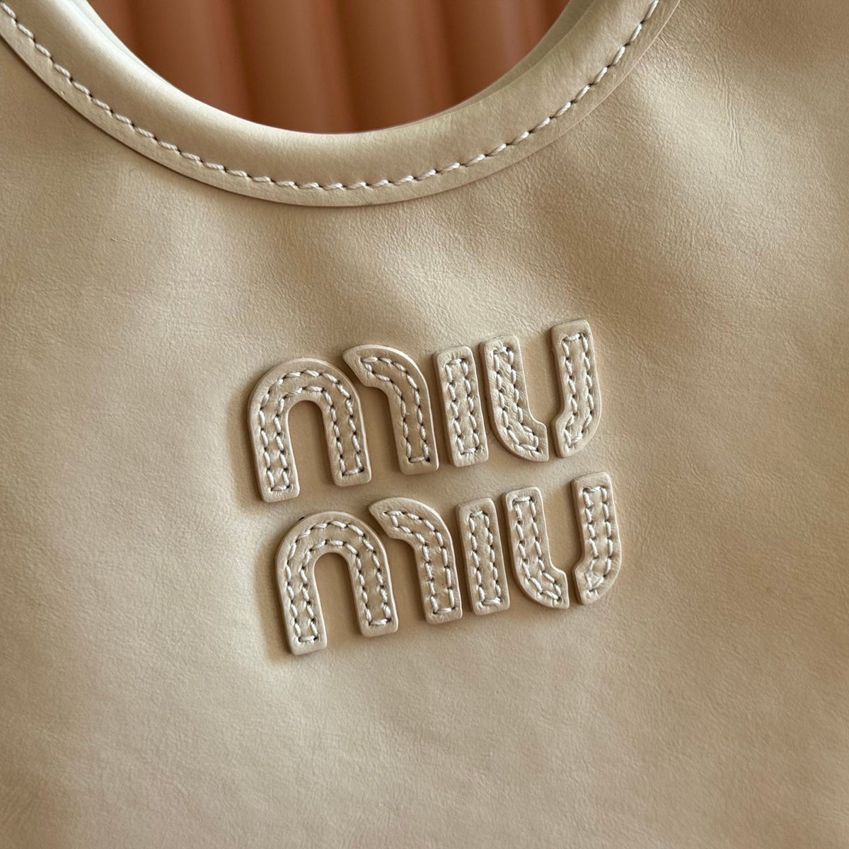 M*u IVY Handbag Light Beige Leather