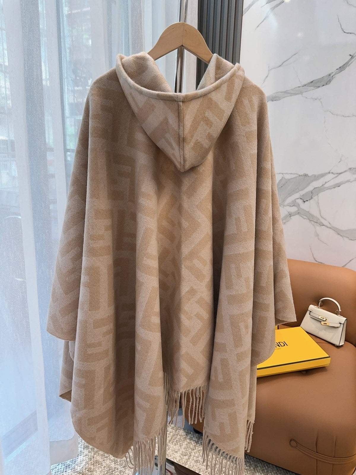 F*F PONCHO IN TUSCAN BEIGE CASHMERE