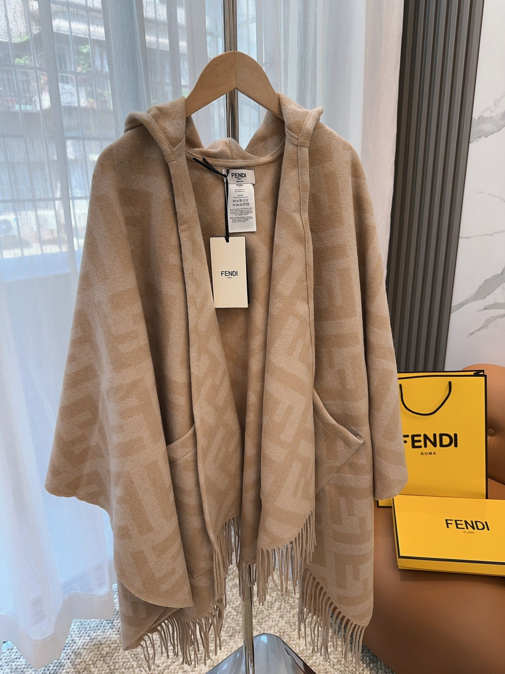 F*F PONCHO IN TUSCAN BEIGE CASHMERE