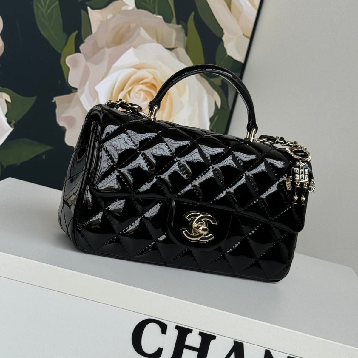24C FLAP BAG TOP HANDLE PATENT CALFSKIN