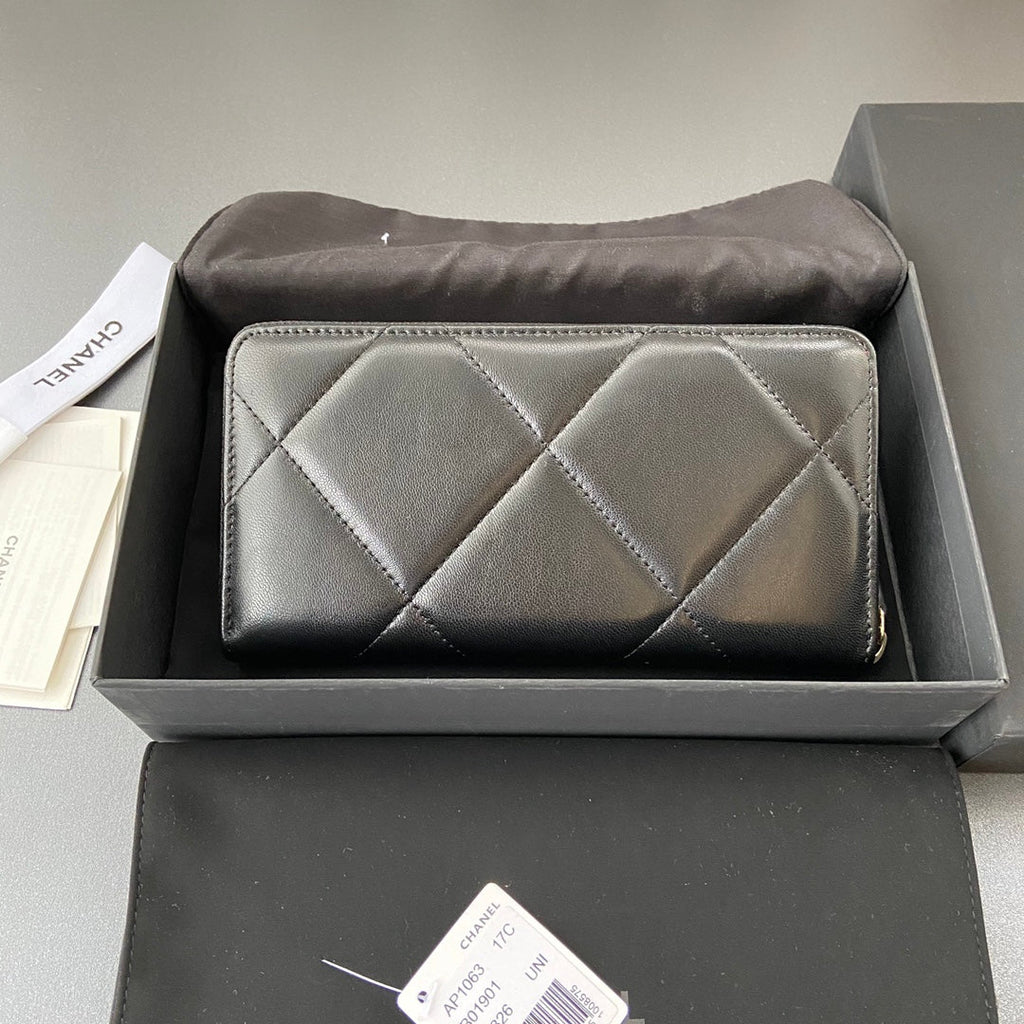 C*C 19 Zipped Wallet 19cm Black Calfskin