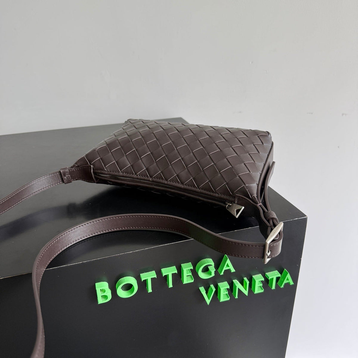 B*V Traveler Phone Pouch Coffee Intrecciato Calfskin