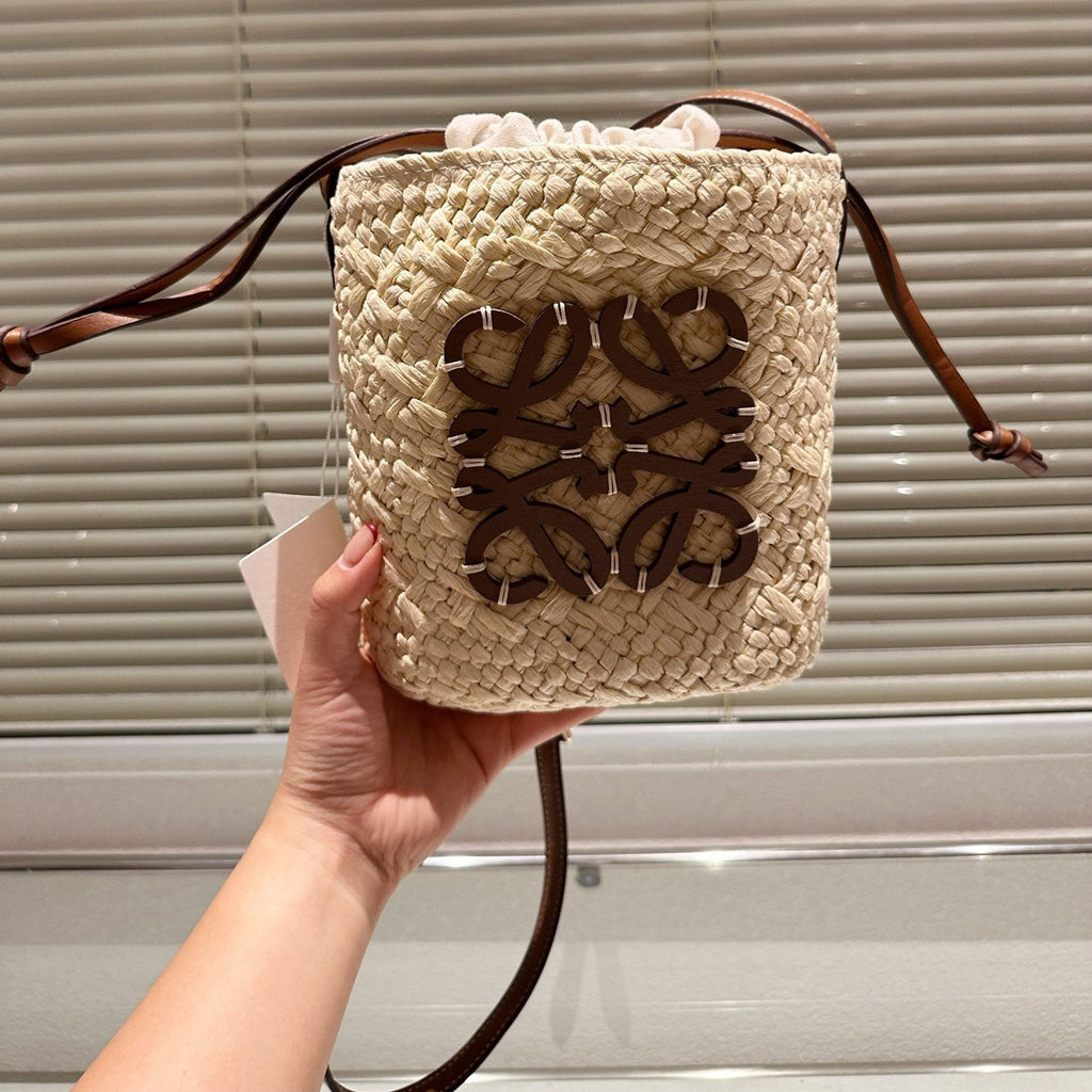 L*E ANAGRAM MINI 18 BUCKET BAG IN NATURAL RAFFIA