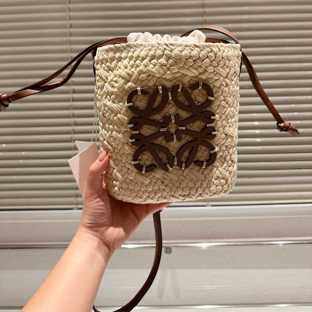 L*E ANAGRAM MINI 18 BUCKET BAG IN NATURAL RAFFIA