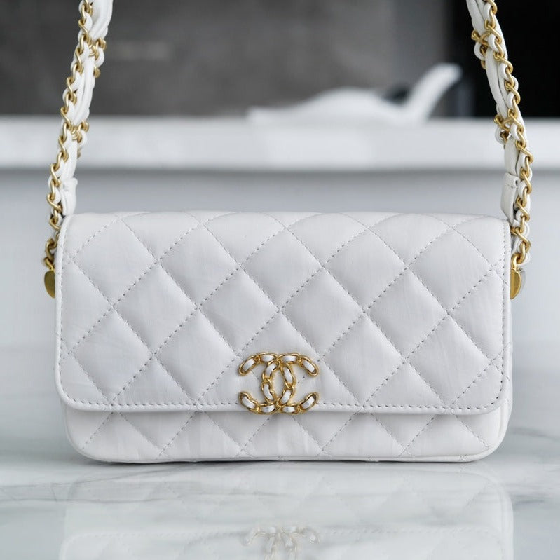 19 FLAP BAG BODIN CALFSKIN GOLD HARDWARE