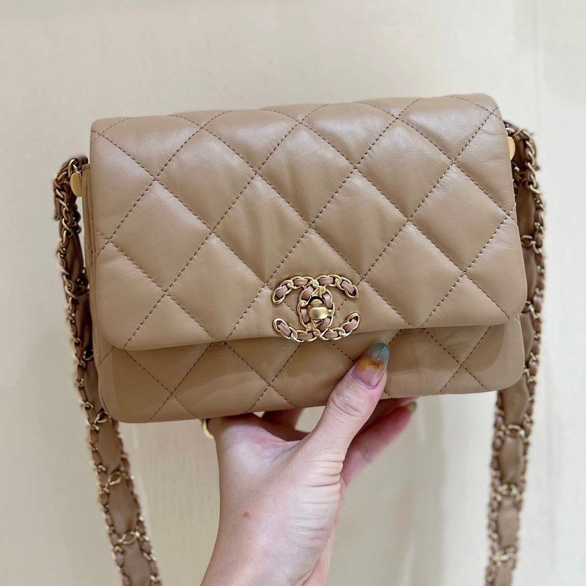 19 FLAP BAG BODIN CALFSKIN GOLD HARDWARE