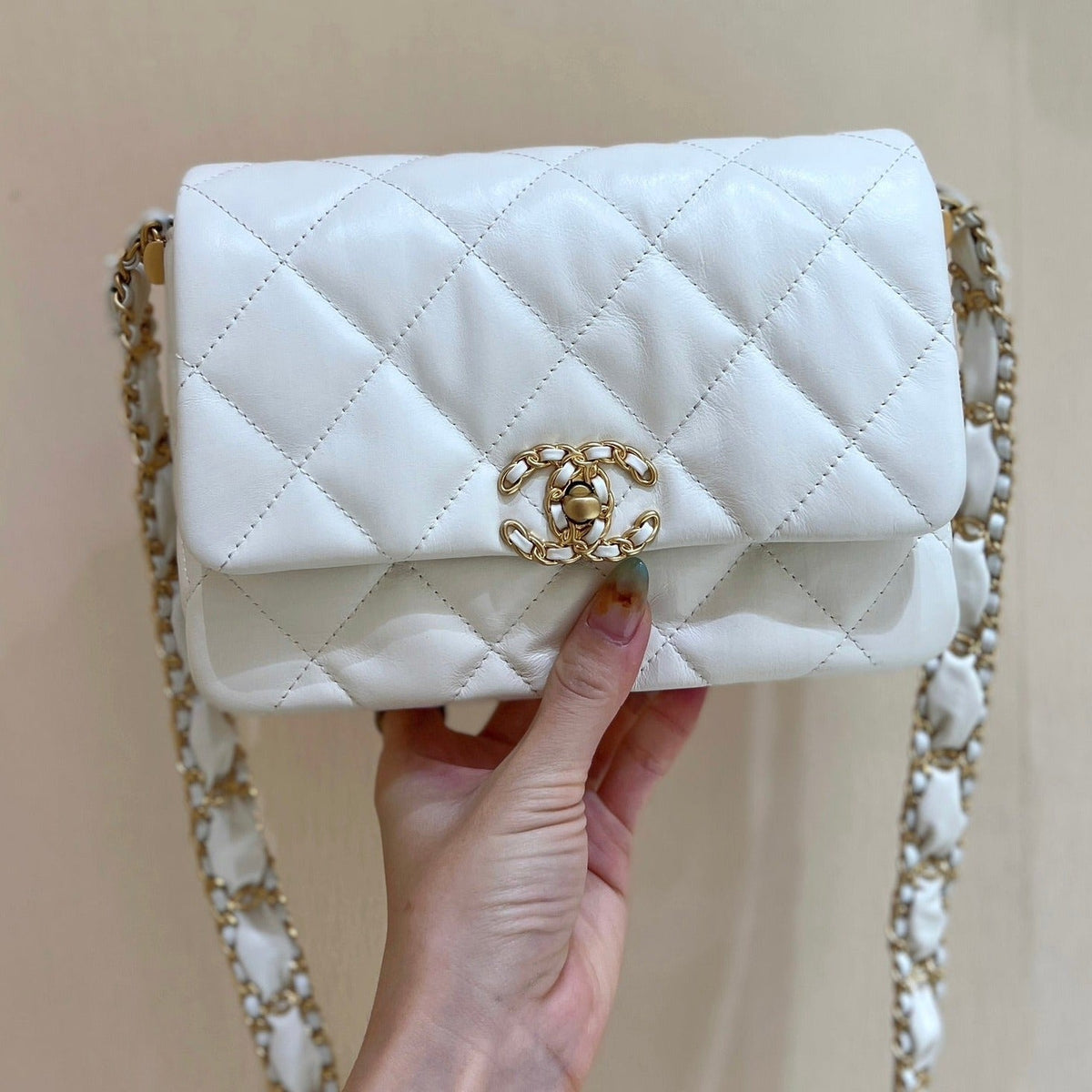 19 FLAP BAG BODIN CALFSKIN GOLD HARDWARE