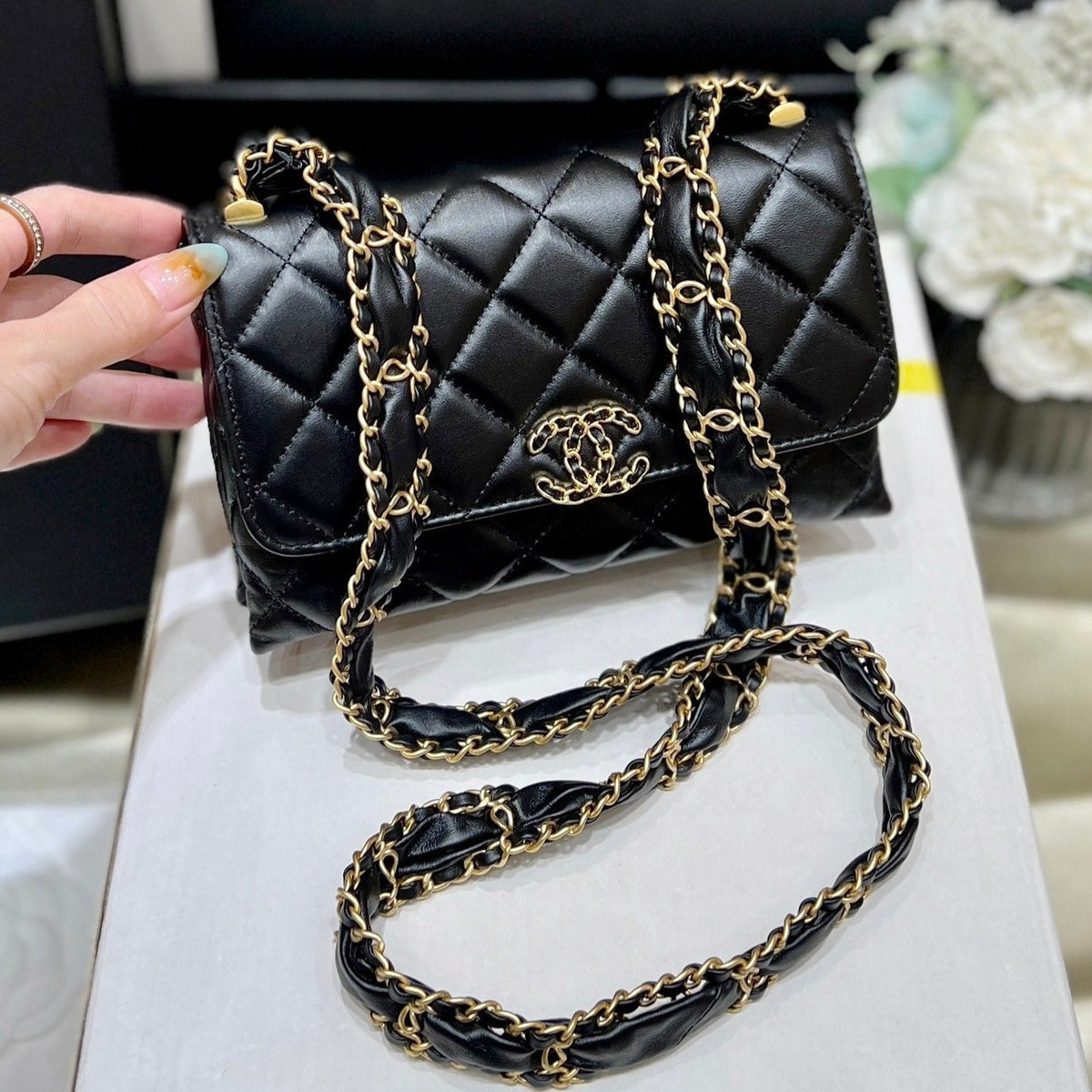 19 FLAP BAG BODIN CALFSKIN GOLD HARDWARE