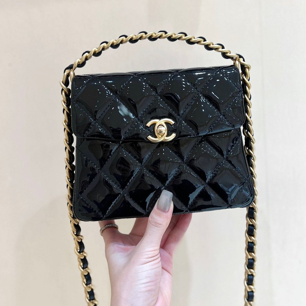 24s 31 ruecambon 15cm black patent calfskin