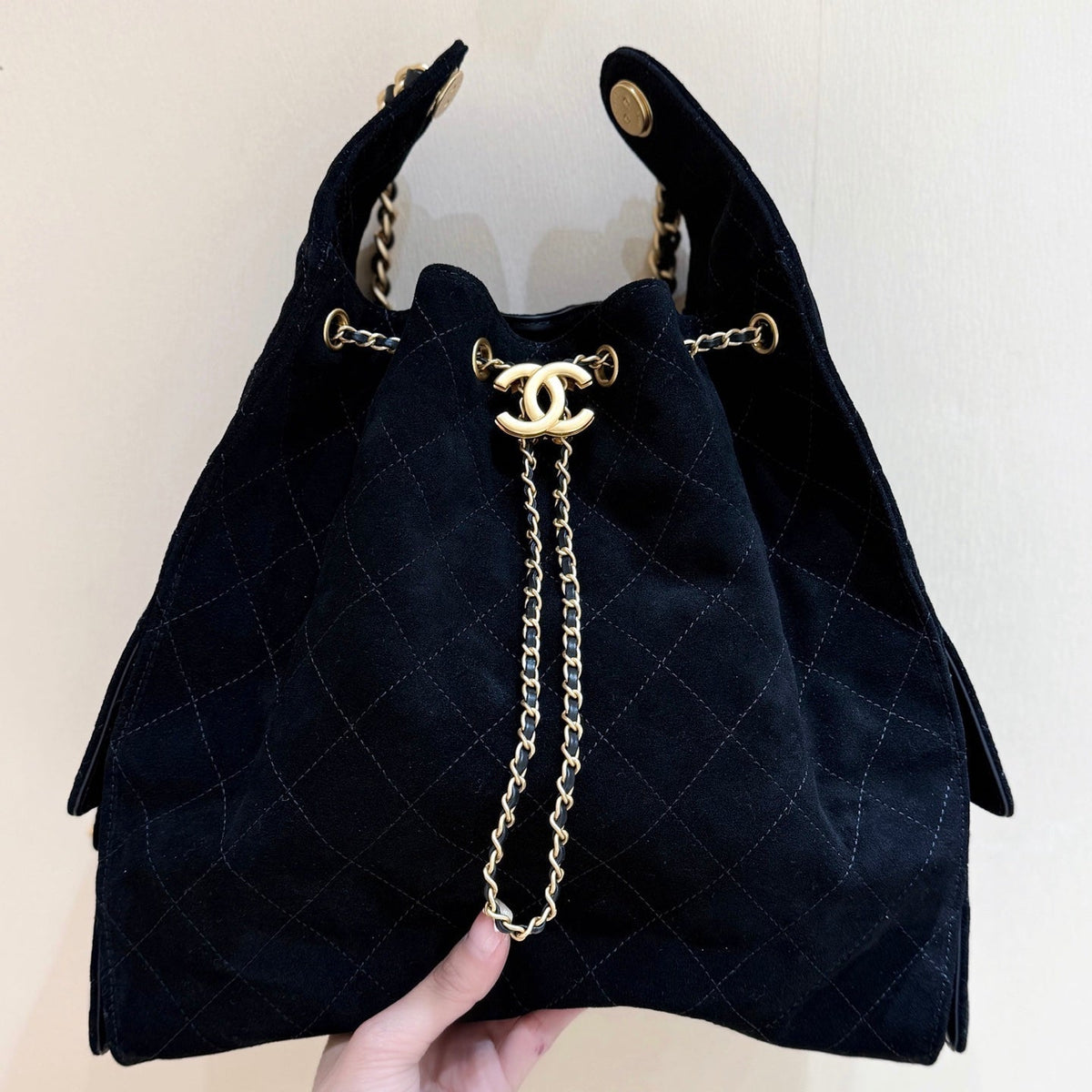C*C 25 Handbag 40 In Black Suede Gold Hardware