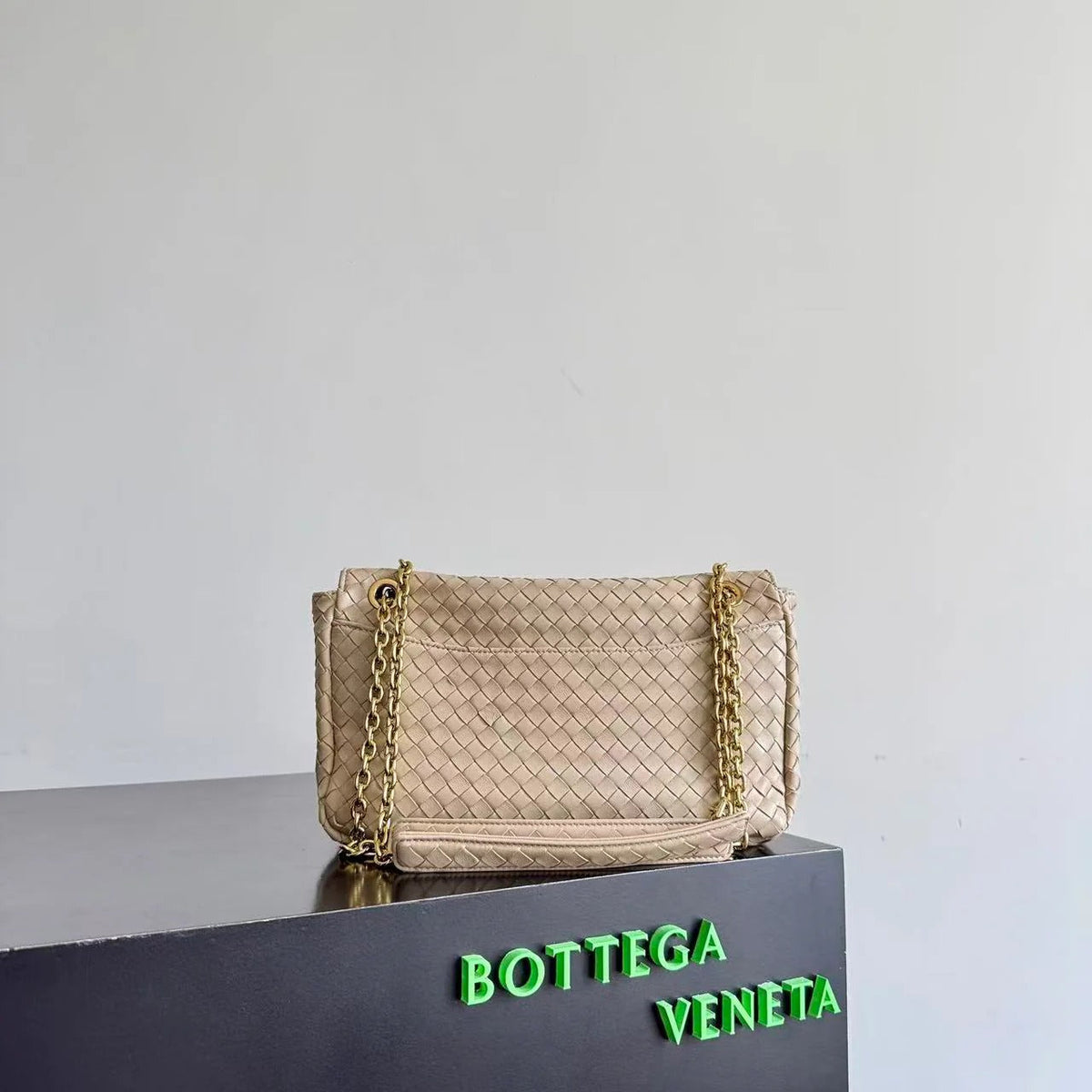 B*V 2026 Madison Intrecciato Bag 27cm Beige Leather
